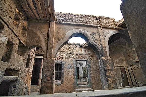 Al-Dirah Neighborhood in Tarput was built in the traditional architectural style of Al-Qatif Governorate and the Arabian Gulf. (Photography: Mehdi Al-Saghir)