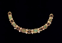 A gold necklace adorned with gemstones and pearls, dating back to the first millennium BCE. (Saudi Commission for Tourism and Antiquities)