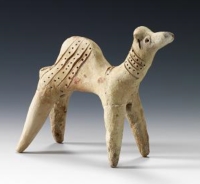 A camel figurine made of red clay. (Saudi Commission for Tourism and Antiquities)
