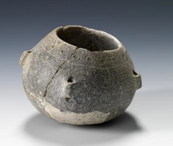 A carved soapstone pot from the third millennium BCE. (Saudi Commission for Tourism and Antiquities)