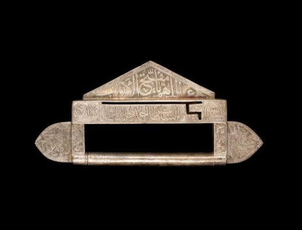 A silver lock for the door of the Tomb of Prophet Muhammad, with prayers and inscriptions thereon. (Saudi Commission for Tourism and Antiquities)