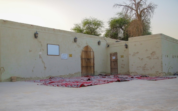 The door of Jawatha Historic Mosque in al-Hufuf City, al-Ahsa Governorate. (Saudipedia)