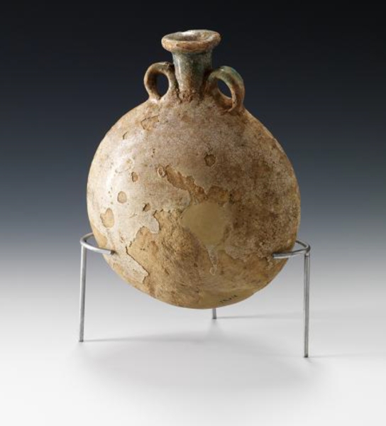 A round ceramic flask made of yellow clay. (Saudi Commission for Tourism and Antiquities)
