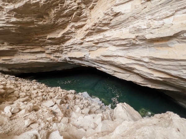 The water spring inside Ain Heet Cave, southeast of Riyadh City. (Saudipedia)