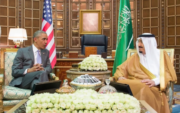 King Salman Bin Abdulaziz receives U.S. President Barack Obama in 2016. (SPA)