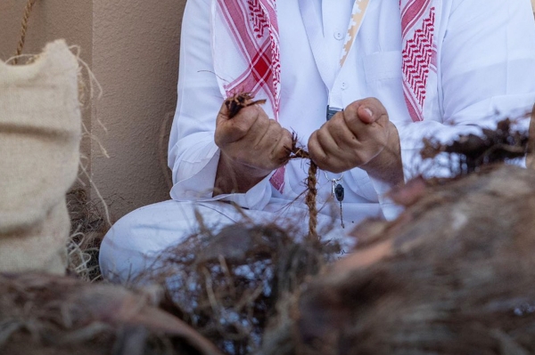 The craft of rope twisting in Al-Jawf Province using palm fiber. (Media Center of the Heritage Commission)