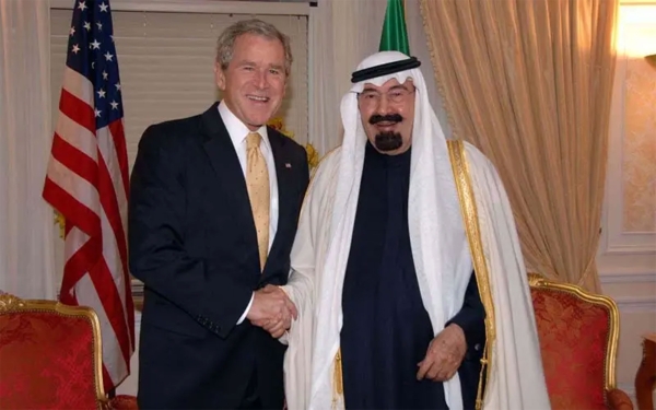 King Abdullah Bin Abdulaziz Al Saud being welcomed in his residence in New York by the U.S. President Gorge W Bush. (SPA)