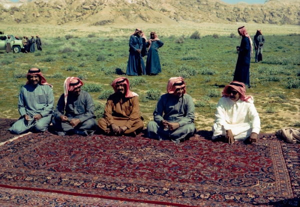King Fahd Bin Abdulaziz, with King Abdullah to his right, followed by Prince Sultan and King Salman, in Rawdat al-Khafs in 1976. (King Abdulaziz Royal Reserve)