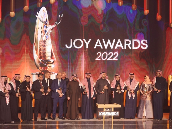 The Chairman of the General Entertainment Authority is pictured in the middle of the winners of the 2022 Joy Awards. (Saudi Press Agency)