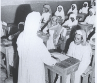 One of the classrooms in the early years of formal education in 1950. (King Abdulaziz Foundation for Research and Archives (Darah))