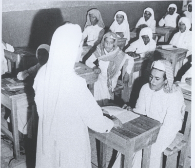 One of the classrooms in the early years of formal education in 1950. (King Abdulaziz Foundation for Research and Archives (Darah))