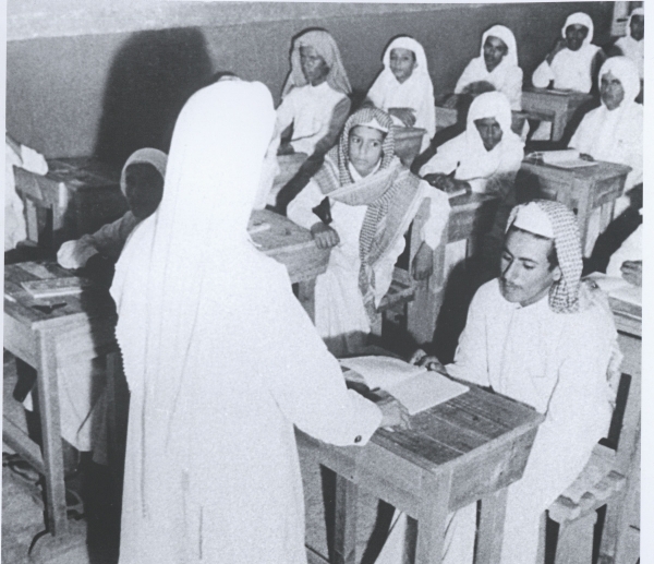 One of the classrooms in the early years of formal education in 1950. (King Abdulaziz Foundation for Research and Archives (Darah))