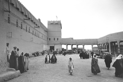 Image de l’extérieur du palais Al-Hukm à Riyad. (Fondation Roi Abdelaziz pour la Recherche et les Archives)