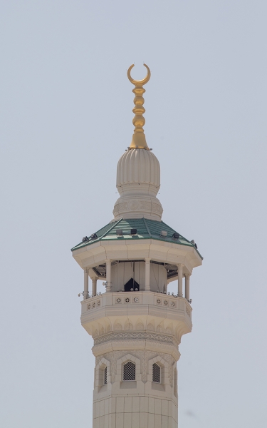 Un minaret de la Grande Mosquée dans la ville de La Mecque. (Saudipedia)