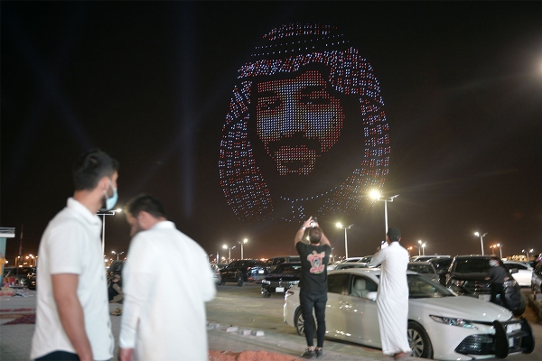 Image du Prince héritier Mohammed Ben Salmane présentée par des drones lors de la Riyadh Season (Saudipedia).