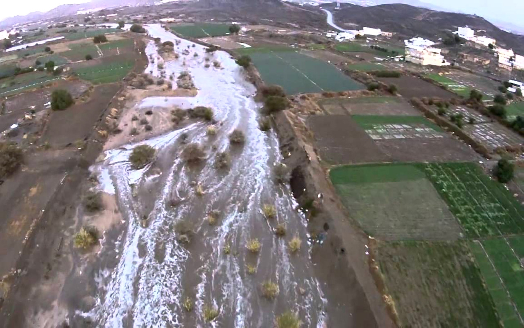 Photo aérienne de l’écoulement du Wadi Liyah à Taïf. (Saudi Geological Survey)