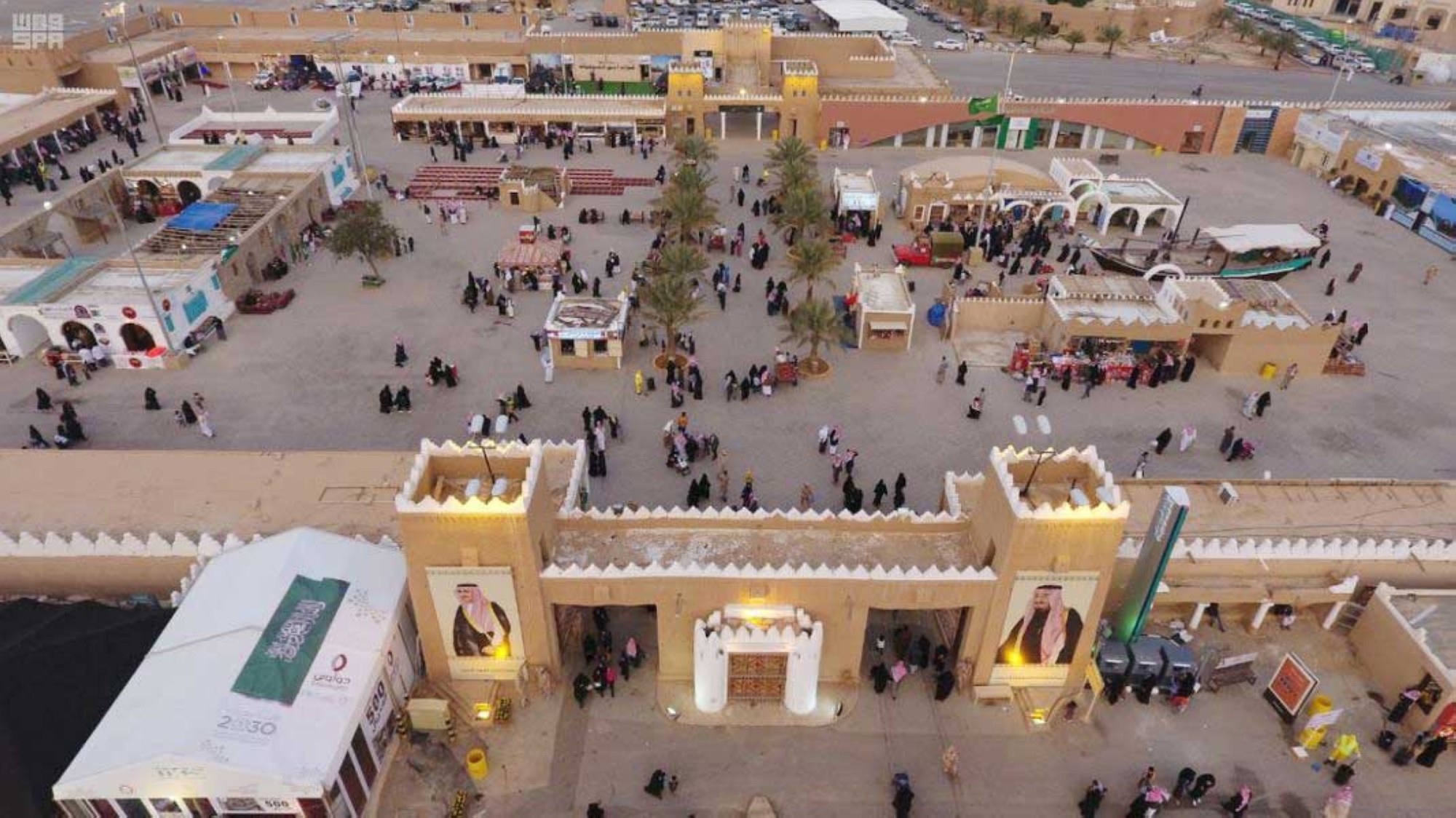 Vue aérienne du marché populaire d&#039;al-Janadriyah. (SPA)