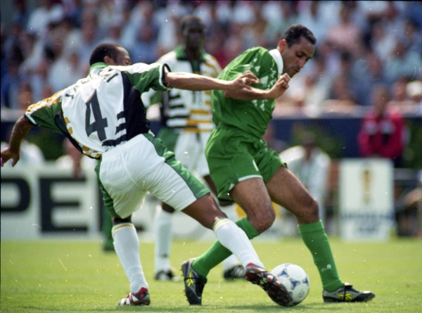 Joueur de l’équipe nationale saoudienne Sami al-Jaber lors de la Coupe du monde 1998 en France. (Agence de presse saoudienne)