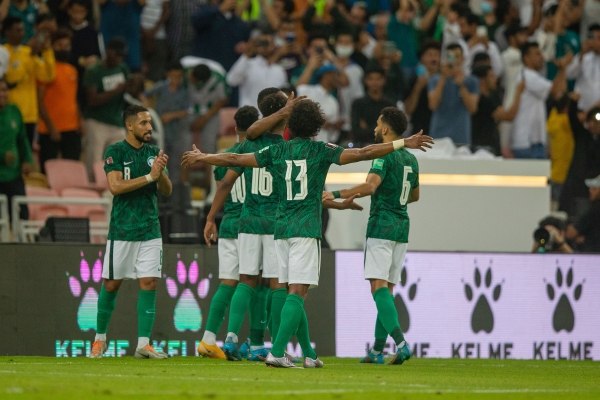 Célébration des joueurs de l'équipe d'Arabie Saoudite après avoir marqué un but contre la Russie lors de la Coupe du Monde 2022. (Saudipedia)