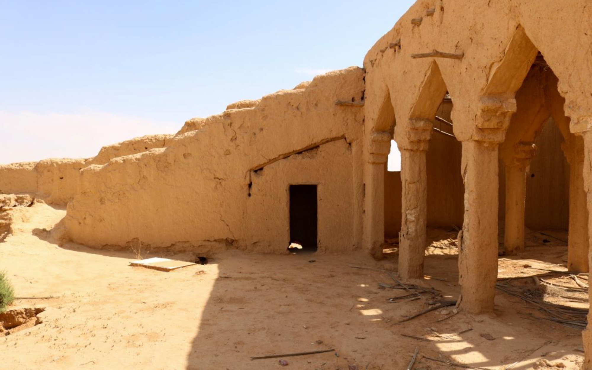 Mosquée historique Qasr Al-Sharia à Al-Hayathemavant sa restauration. (Agence de presse saoudienne)