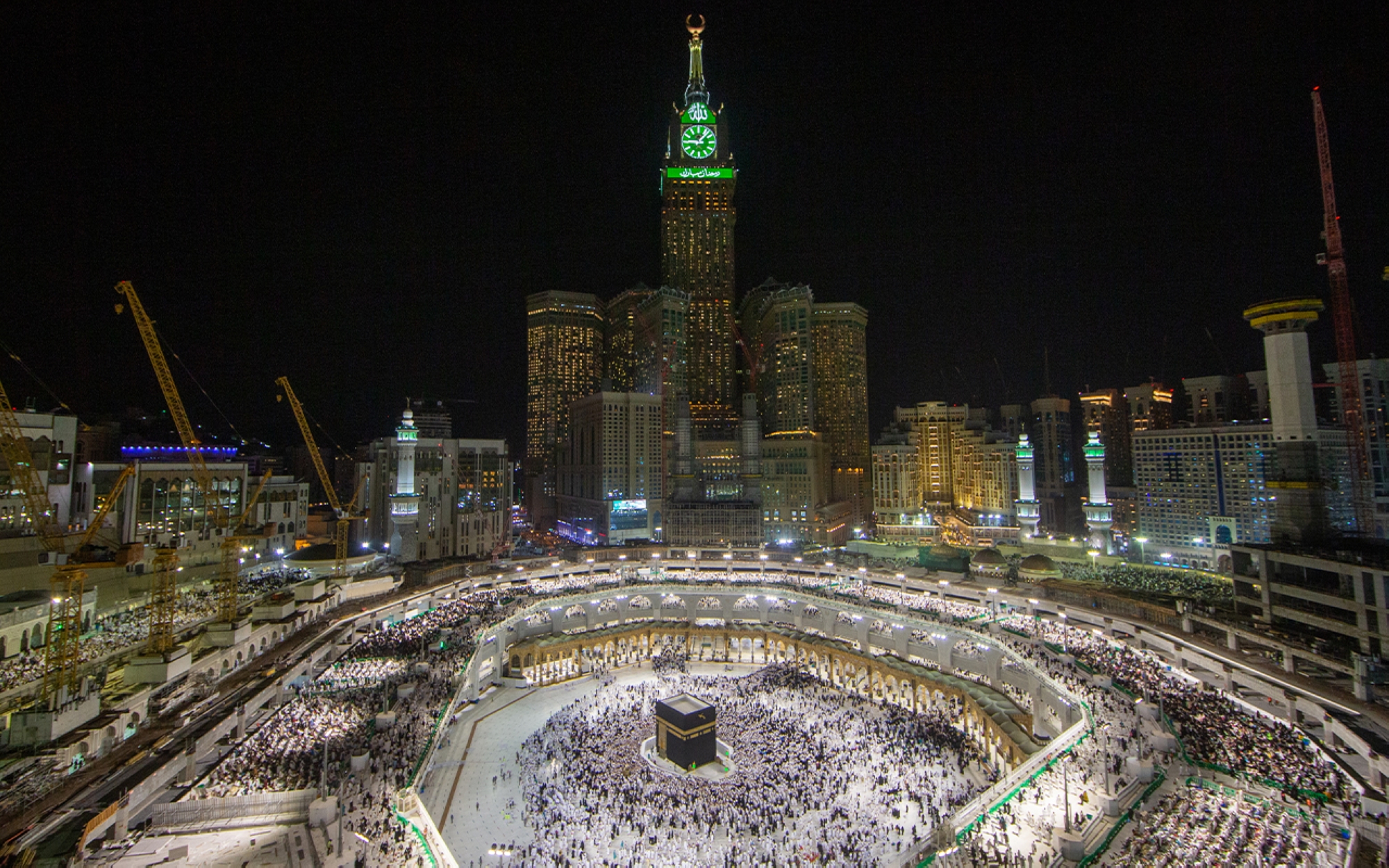 Fidèles et pèlerins à la Grande Mosquée de La Mecque pendant le mois du ramadan. (Saudipedia)