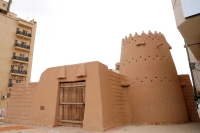 Porte Al-Thumairi dans le quartier historique d&#039;Al-Doho dans la province de Riyad. (Saudipedia)