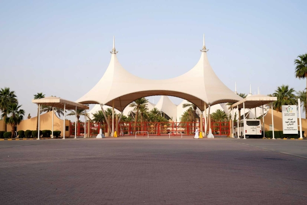 La zone d’entrée du stade du complexe sportif du Roi-Fahd à Riyad. (Saudipedia)