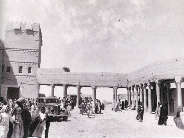 Историческое изображение Дворца правительства в столице Эр-Рияде. (Фонд исследований и архивов короля Абдул-Азиза [Дарах])