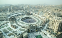 Прихожане и гости во дворах Заповедной мечети (Saudipedia)