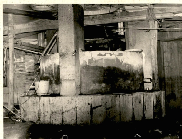 Историческая фотография колодца Замзам. (Фонд исследований и архивов короля Абдул-Азиза [Дарах])