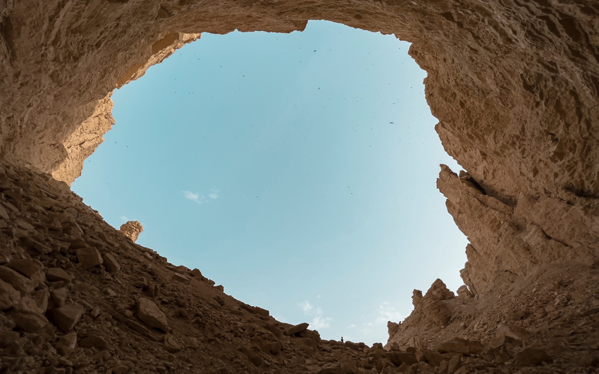 Фотография пещеры Айн-Хит внутри в округе Эр-Рияд (Saudipedia)