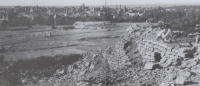 Старая фотография Диръийи, изображающая глинобитные дома и пальмы. Джерард Личман. (Фонд короля Абдулазиза по исследованиям и архивам (Дарах))