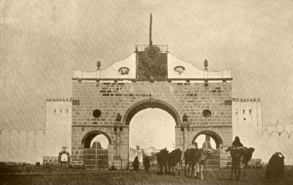Баб Анбария (Ворота Анбара) — одни из древних ворот в стене Аль-Мадины аль-Мунавары (Фонд исследований и архивов короля Абдул-Азиза [Дарах])