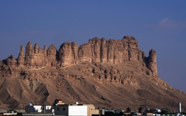 Высокие горы возле мухафазы Дурма в округе Эр-Рияд (Saudipedia)