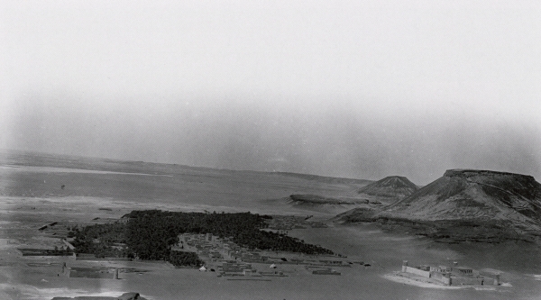 Деревня Каф и оазис, 1922 г. Фонд исследований и архивов короля Абдул-Азиза (Дарах).
