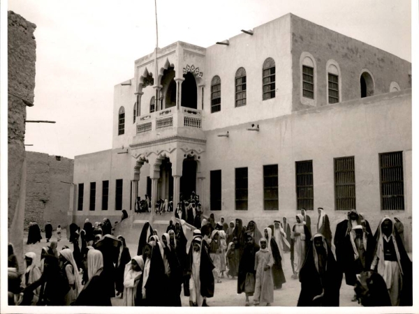 صورة تاريخية خارجية لمبنى المدرسة الاميرية. (دارة الملك عبدالعزيز)