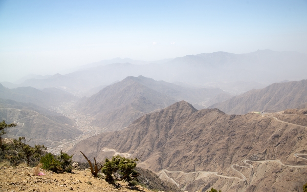 جبال السروات من أعلى الجبال في المملكة. (سعوديبيديا)