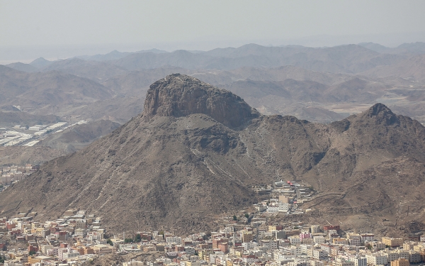 جبل النور في مكة المكرمة. (سعوديبيديا)
