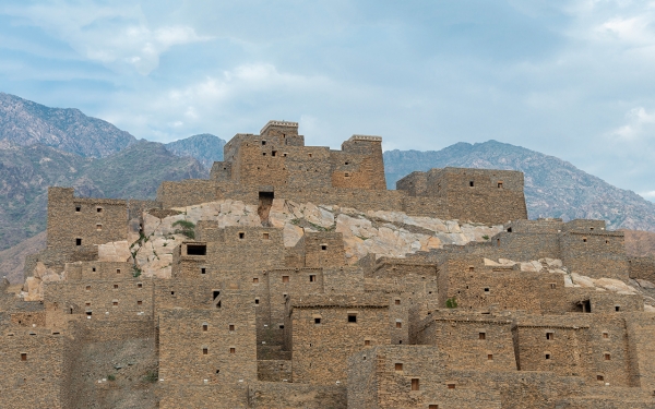 قرية ذي عين الأثرية (وزارة الثقافة)
