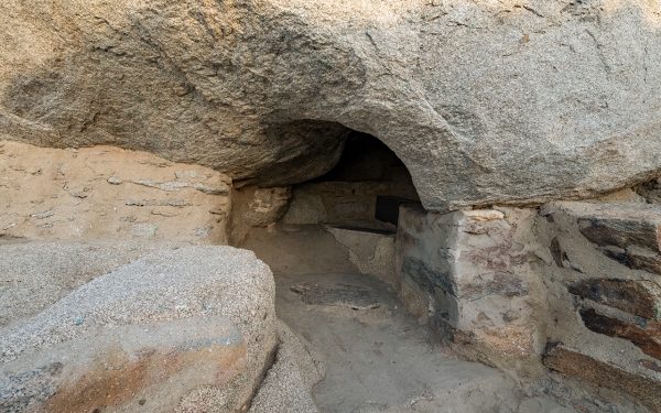 غار ثور، أحد المعالم التاريخية الإسلامية ويقع جنوب مكة المكرمة. (وزارة الثقافة)