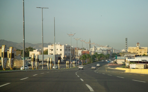 أحد الشوارع الرئيسة في محافظة الجموم. (سعوديبيديا)