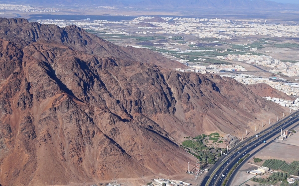 جبل أحد في المدينة المنورة أحد المواقع التاريخية البارزة في السعودية. ( واس)