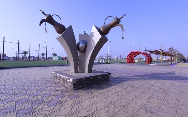 مجسم جمالي في حديقة المملكة بمحافظة الدرب. (سعوديبيديا)