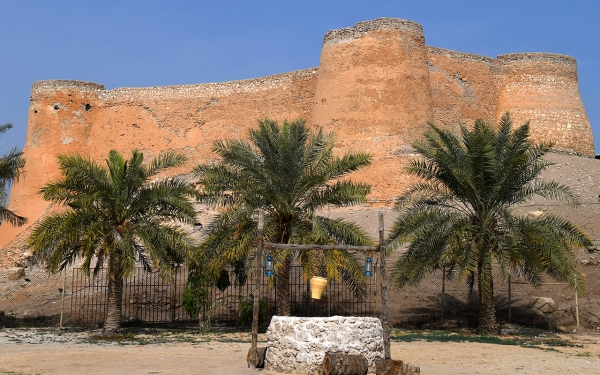 بئر ماء بالقرب من قلعة تاروت الأثرية في جزيرة تاروت. (سعوديبيديا) 