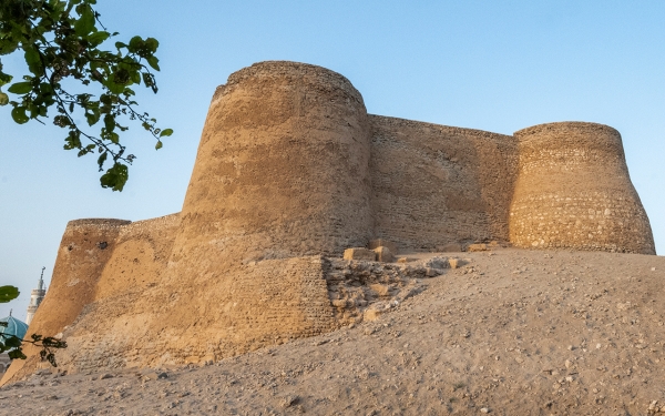 قلعة تاروت الأثرية تتوسط جزيرة تاروت بمحافظة القطيف وتشبه القلاع البرتغالية. (وزارة الثقافة) 