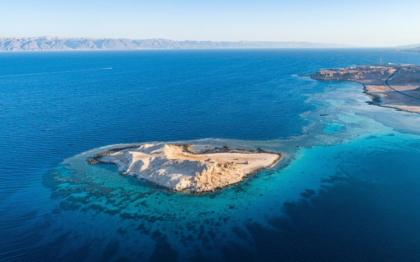جزيرة الوصل مرجانية صغيرة، تقع جنوب غرب مدينة حقل بمنطقة تبوك. (واس)
