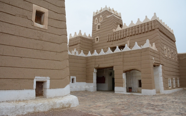 قصر الإمارة التاريخي وسط حي أبا السعود في نجران. (سعوديبيديا) 