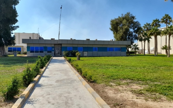 أحد المباني التابعة لمطار رابغ المحلي غرب المملكة. (دارة الملك عبدالعزيز)