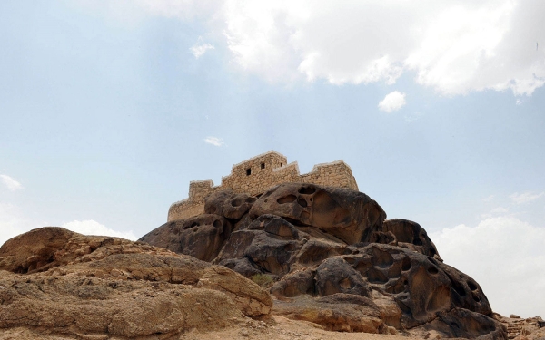قلعة رعوم كما تظهر على قمة جبل رعوم بنجران. (واس) 