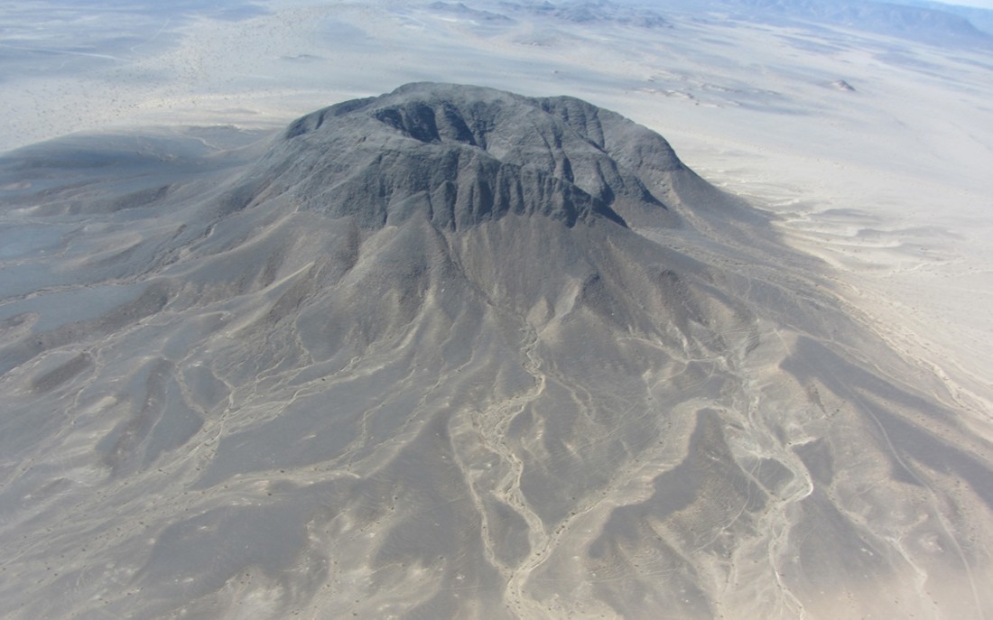 جبل بتيلة أحد الجبال البركانية في منطقة مكة المكرمة. (هيئة المساحة الجيولوجية)